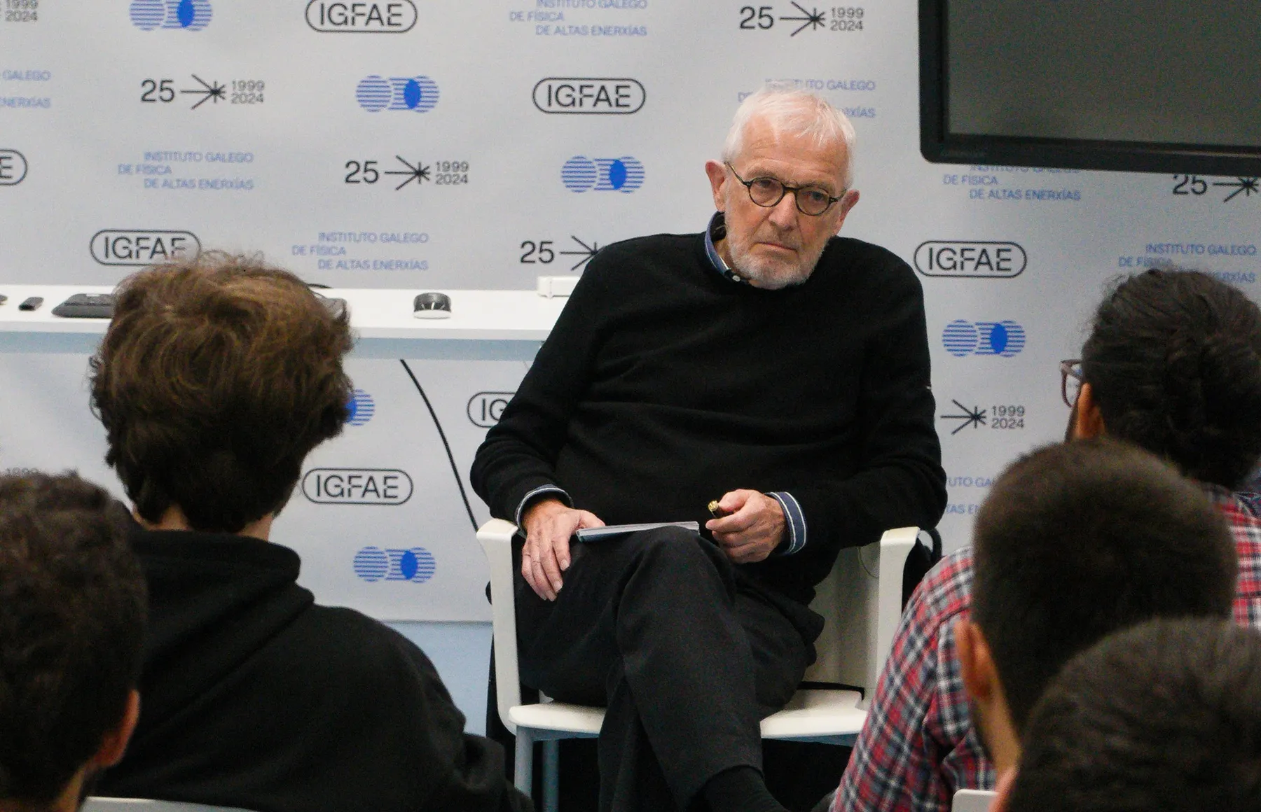 Francis Halzen, Nobel de Física 2026. durante a súa visita á sede do IGFAE en outubro de 2024.
